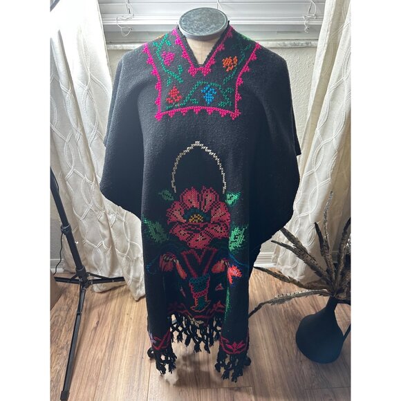 Vtg Wool Mexican Embroidered Poncho Floral Cross-Stitch Fringe Boho Hippie O/S - Picture 5 of 16